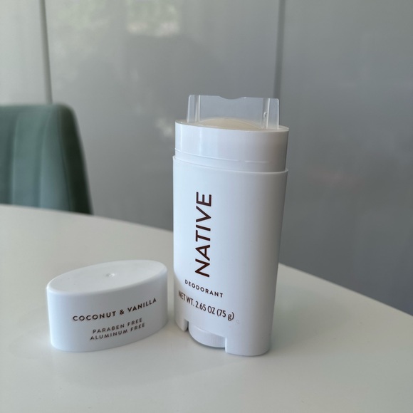 Native Coconut & Vanilla deodorant - Picture 2 of 3